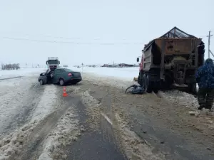 Пассажир легковушки пострадала в ДТП с КамАЗом на трассе Волгоград-Сальск