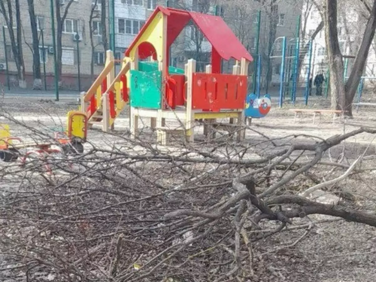 В Ростове жители Западного просят благоустроить детскую площадку