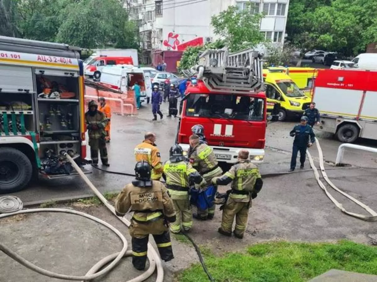 В Таганроге при пожаре в пятиэтажке едва не погибла женщина