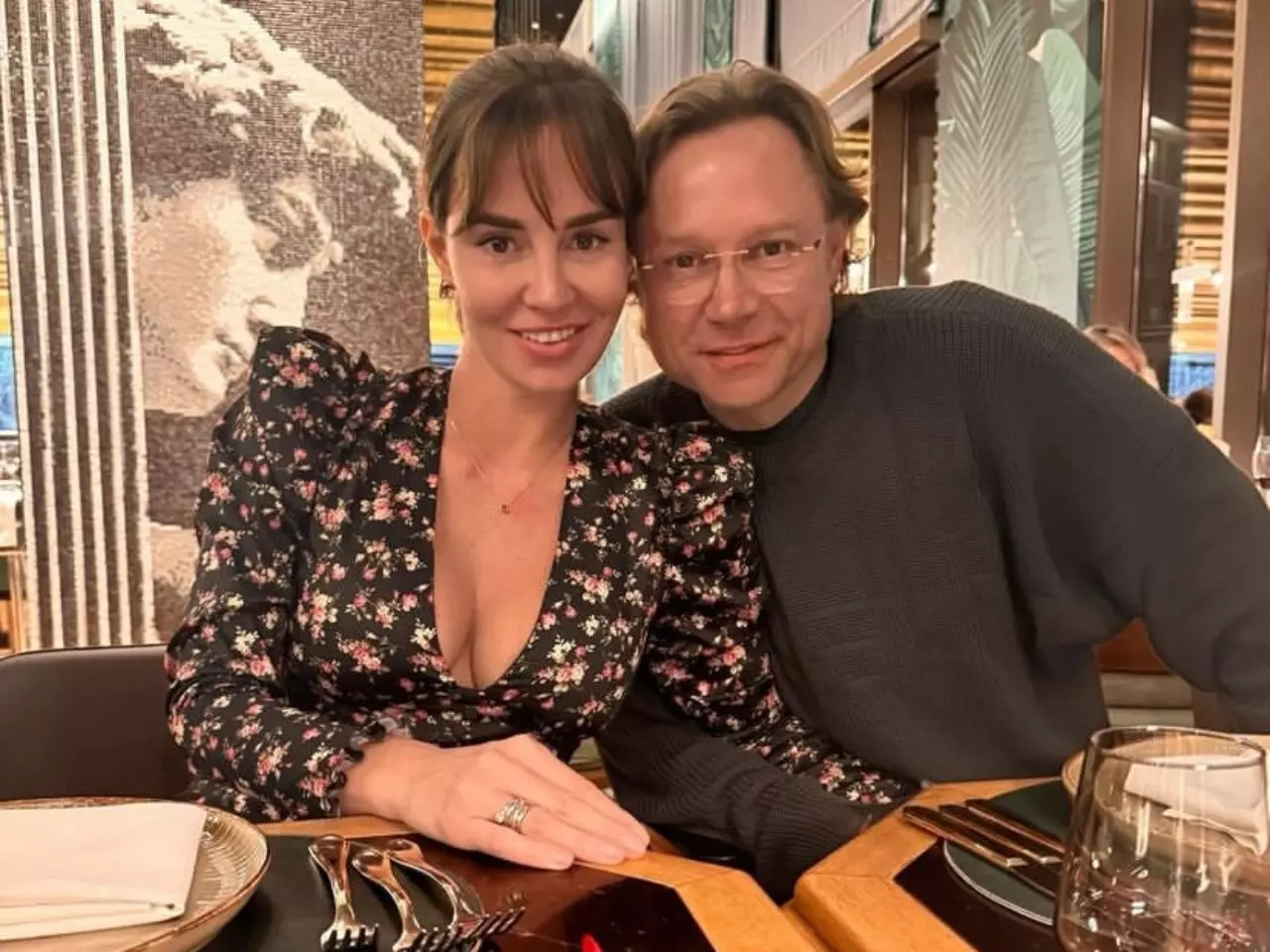 Жена Валерия Карпина рассказала, что с ее мужем пытались сфотографироваться в туалете