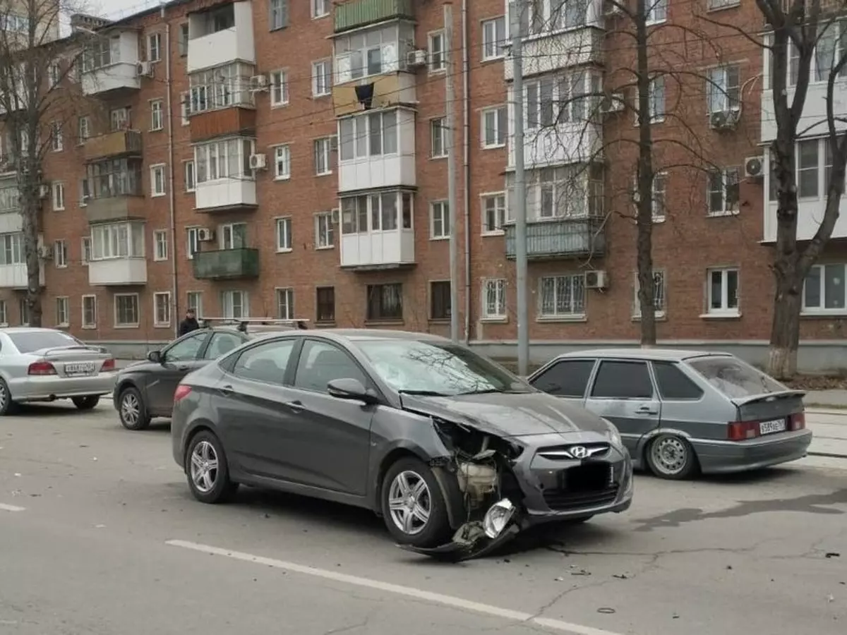 В Таганроге 17 летняя девушка попала под колеса автомобиля Donday