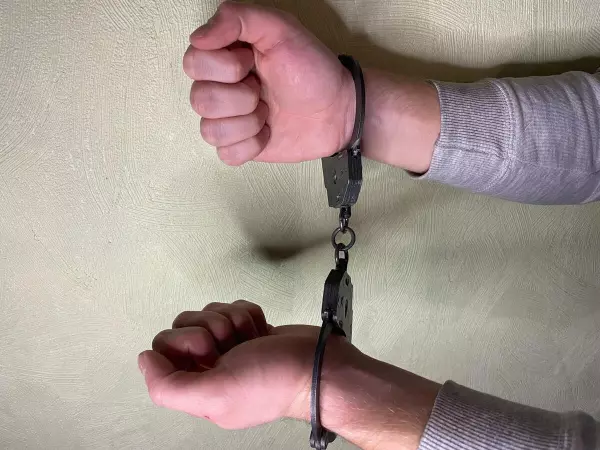 Подозреваемому в покушении на убийство бойца СВО в Батайске продлили арест
