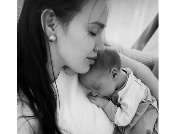Недавно родившая Анастасия Костенко попала в больницу