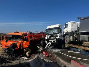 На Северном обходе Ростова-на-Дону двое пострадали в массовом ДТП