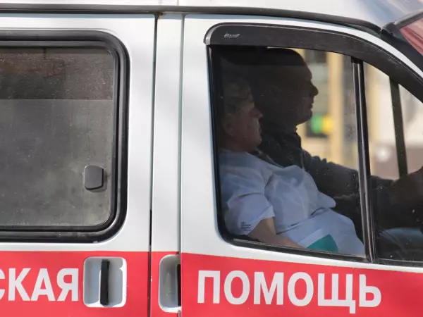 В Ростове водитель легковушки пострадал в аварии рядом с ЦГБ