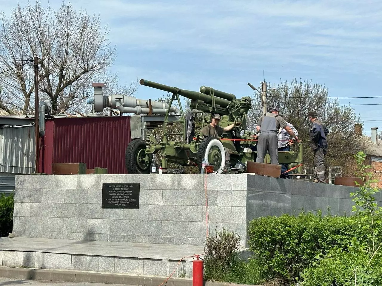 На Западном в Ростове демонтировали памятник «Зенитчикам неба»