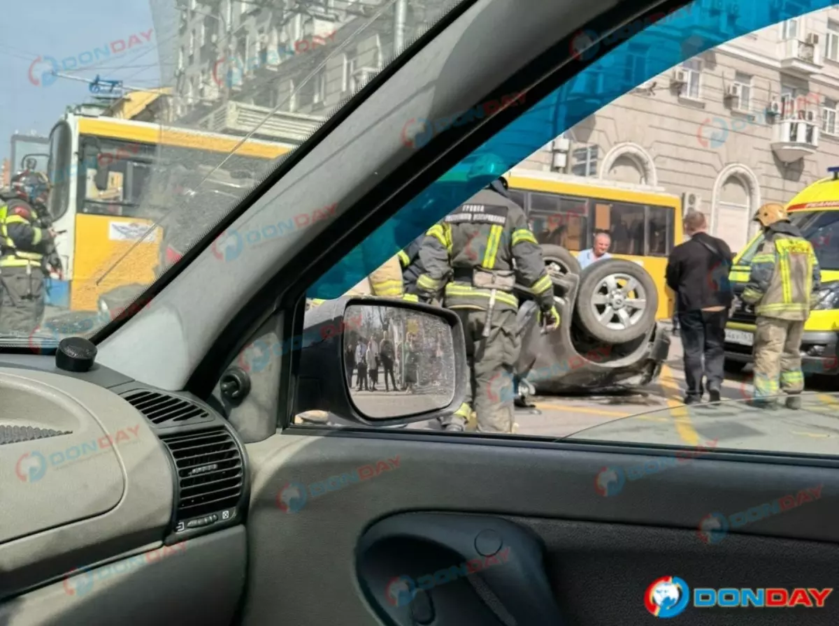 Массовое ДТП парализовало движение транспорта в центре Ростова » DonDay -  новости Ростова-на-Дону. Происшествия, события, новости бизнеса, политики,  культуры и спорта.