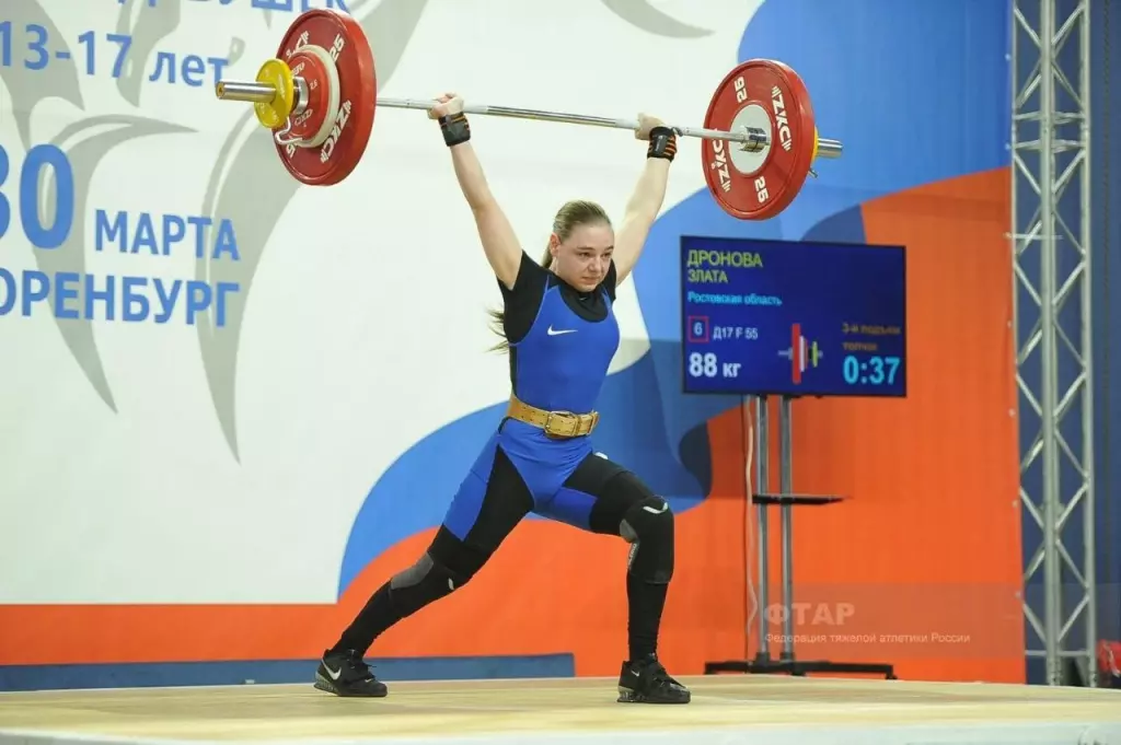 Штангистка из Ростова завоевала три золота на первенстве России по тяжелой атлетике