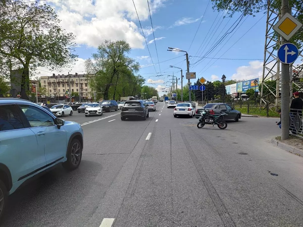 В Ростове на Шолохова в ДТП с мотоциклом пострадали двое несовершеннолетних  » DonDay - новости Ростова-на-Дону. Происшествия, события, новости бизнеса,  политики, культуры и спорта.