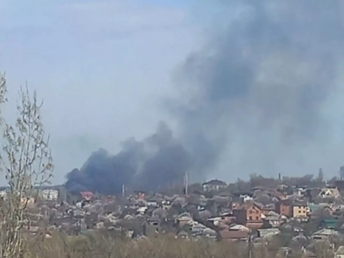 В Ростове в Жизненном переулке горит частный дом » DonDay - новости Ростова -на-Дону. Происшествия, события, новости бизнеса, политики, культуры и  спорта.