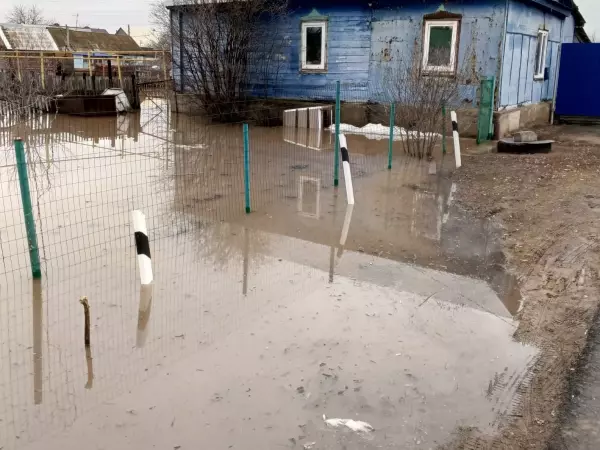 В Оренбургской области после прорыва дамбы затопило более 6 тысяч домов