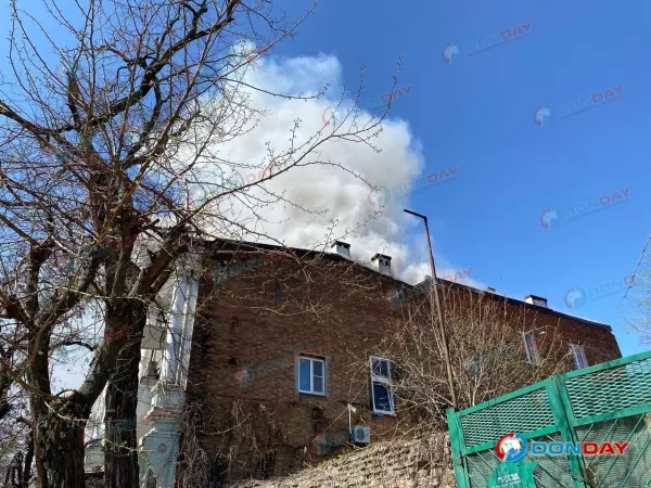 Появились кадры пожара в доходном доме Эрберга