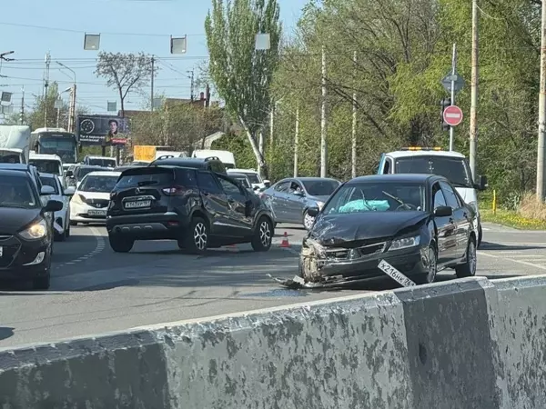 В Ростове на РИИЖТе 55-летняя женщина пострадала в ДТП