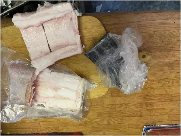 В СИЗО Новочеркасска пытались передать телефон в шматке сала