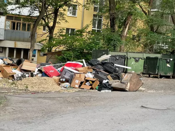В Ростове на Текучева образовалась стихийная свалка