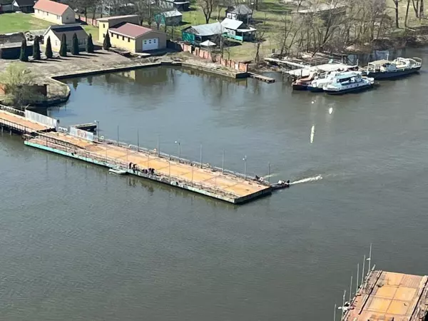 В Ростове начали собирать понтонный мост на Зеленый остров