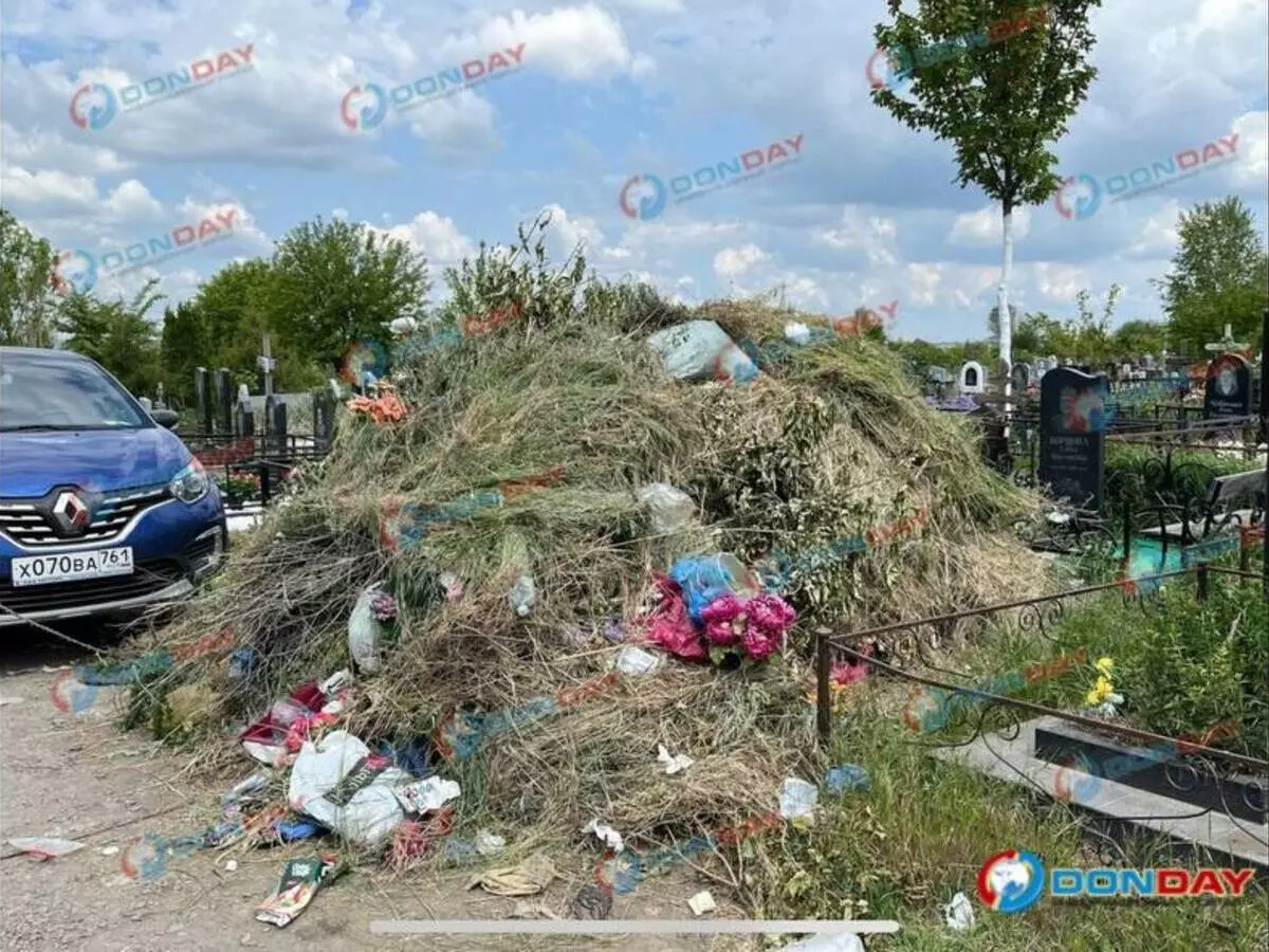 В Ростове на Северном кладбище могилы завалило горами мусора » DonDay -  новости Ростова-на-Дону. Происшествия, события, новости бизнеса, политики,  культуры и спорта.