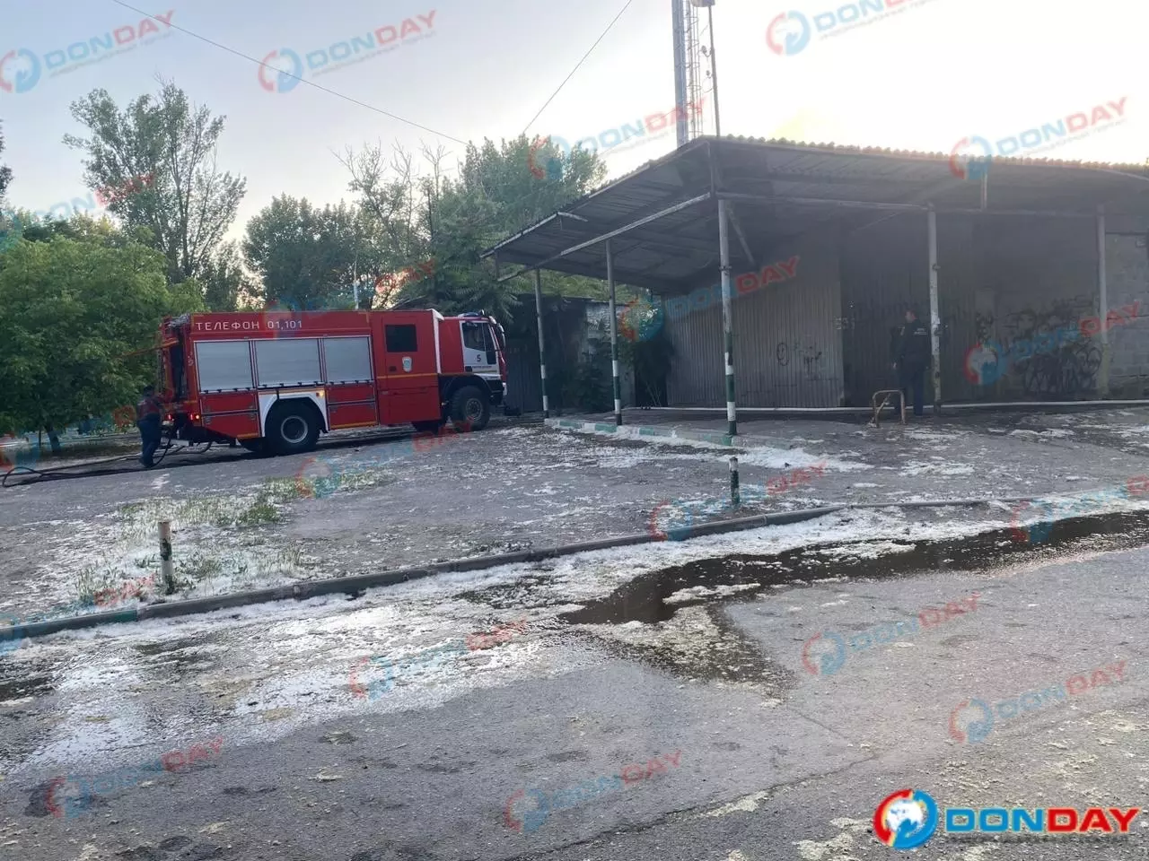 В Ростове на Западном горят ларьки заброшенного рынка » DonDay - новости  Ростова-на-Дону. Происшествия, события, новости бизнеса, политики, культуры  и спорта.