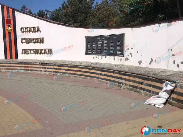 Батайчане пожаловались на состояние стелы «Героям-летчикам»