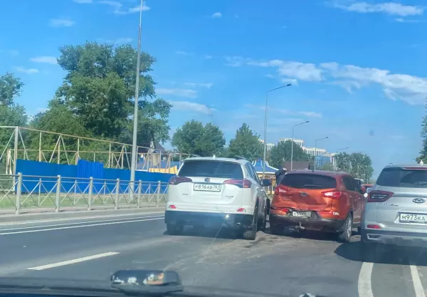 На левом берегу Дона из-за ДТП образовалась пробка
