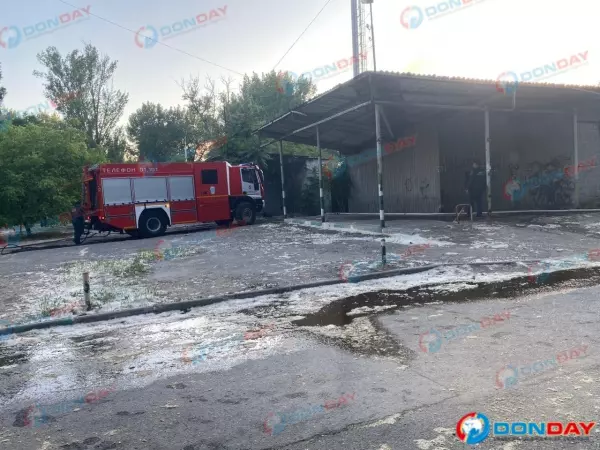 В Ростове на Западном горят ларьки заброшенного рынка