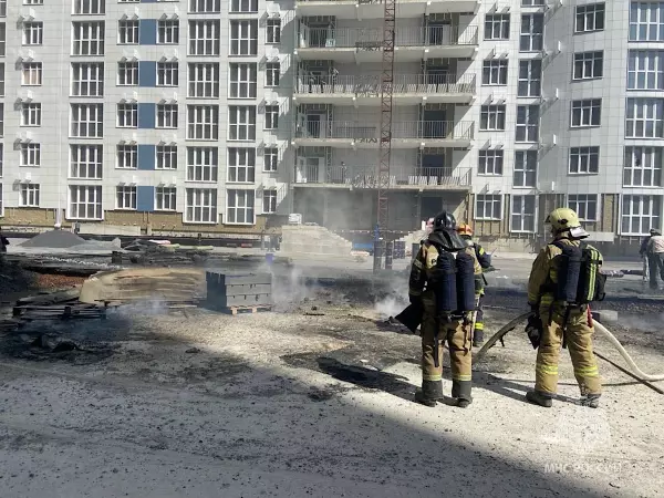 В Ростове потушили крупный пожар на стройке ЖК «Донская слобода»