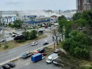 В Ростове через полтора часа потушили пожар на авторынке «Фортуна»