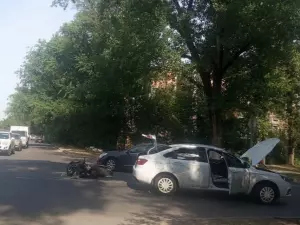 В Ростове на Оганова в ДТП пострадал мотоциклист