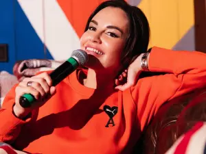Жена Валерия Карпина возобновила карьеру певицы