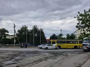 В Батайске в массовом ДТП с автобусом пострадало трое, включая ребенка