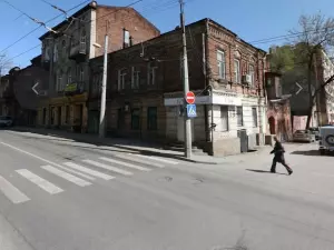В Ростове на Московской легковушка сбила 11-летнего велосипедиста