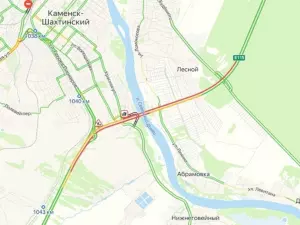 Дорожные работы и ДТП парализовали движение по мосту в Каменске