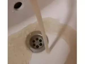 В Ростове на 13-й Линии из кранов полилась коричневая вода
