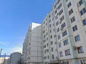 В Ростовской области страдающая шизофренией пенсионерка разбилась, выпав из окна