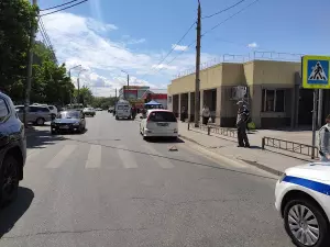 В Ростове на Туполева 12-летняя девочка попала под колеса легковушки