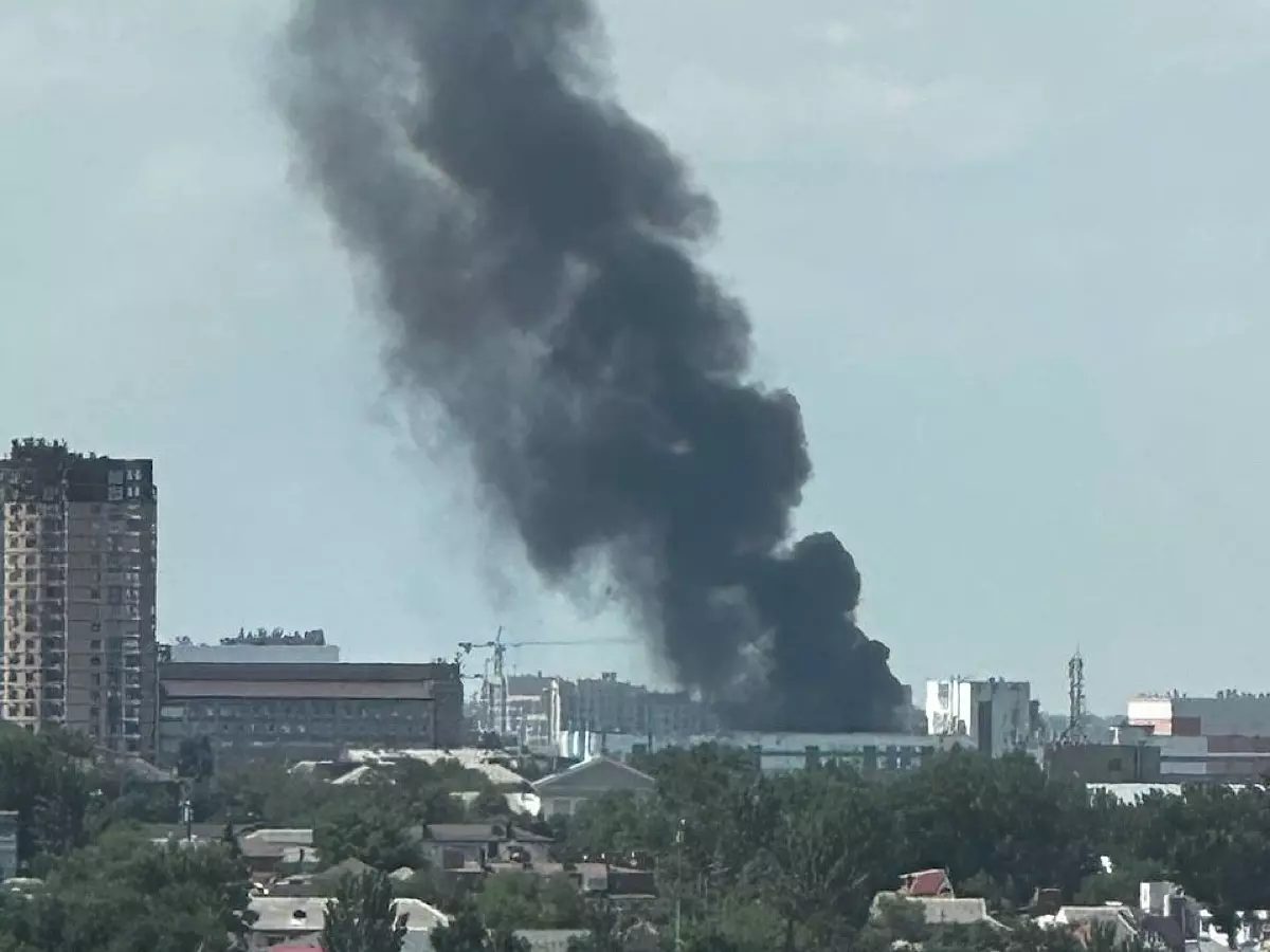 На Сельмаше в Ростове на большой площади горит территория металлоприемника  » DonDay - новости Ростова-на-Дону. Происшествия, события, новости бизнеса,  политики, культуры и спорта.