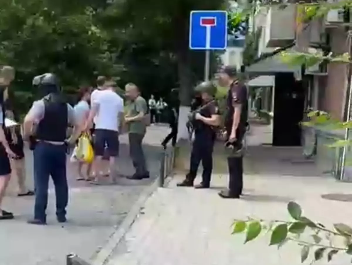 В Ростове на Стачки эвакуировали пятиэтажку из-за подозрительного предмета