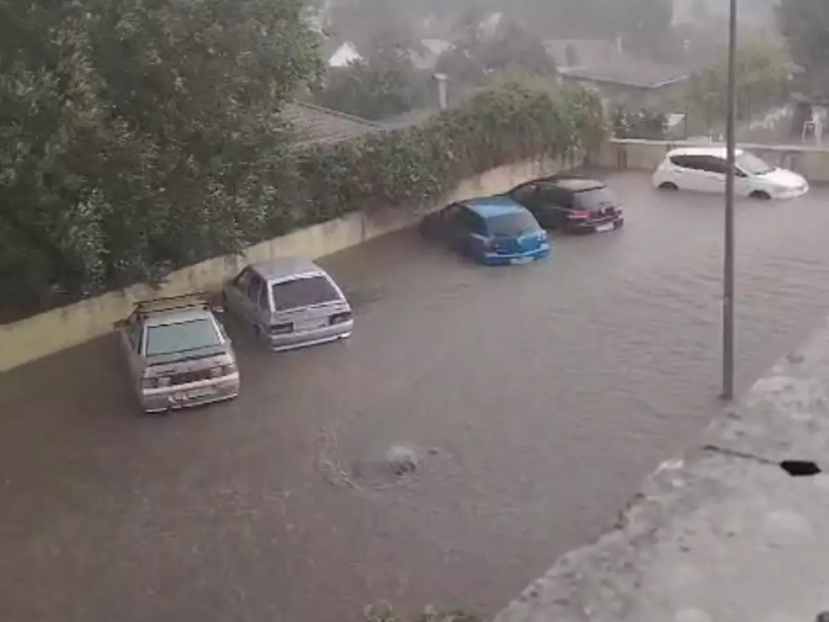 В Ростове десятки автомобилей ушли под воду из-за ливня в Берберовке »  DonDay - новости Ростова-на-Дону. Происшествия, события, новости бизнеса,  политики, культуры и спорта.