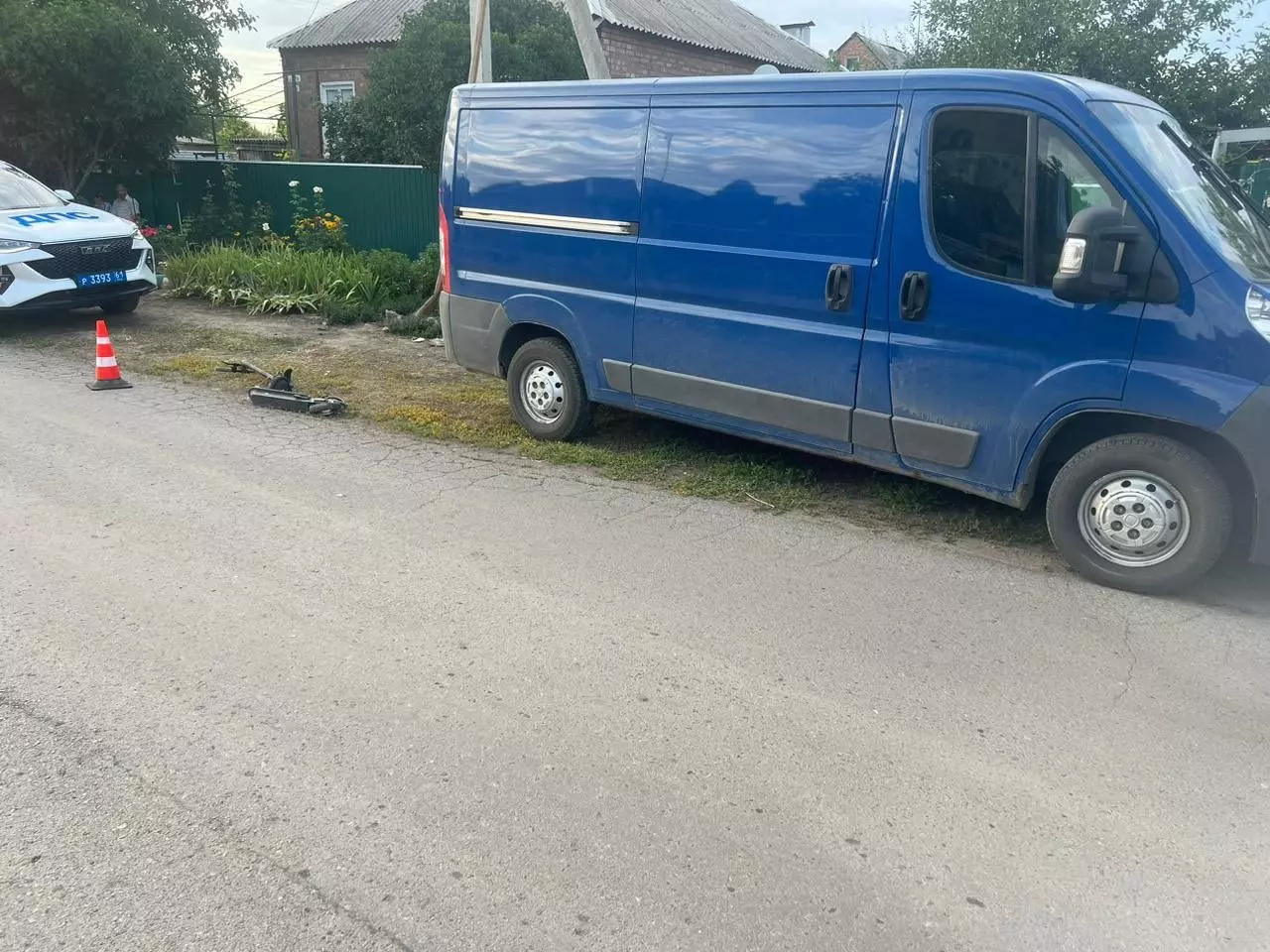 В Ростовской области школьник на электросамокате попал под колеса микроавтобуса