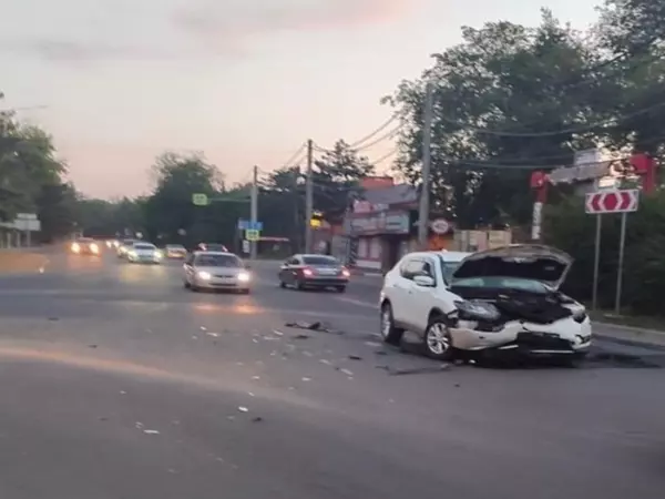 В Азове водитель «Ниссана» и 6-летняя девочка пострадали в ДТП