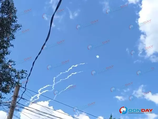 Момент поражения ракеты силами ПВО в Ростовской области