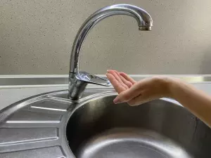 В поселке Тацинского района на день отключили воду