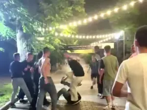 В центре Ростова парня запинали толпой в массовой драке