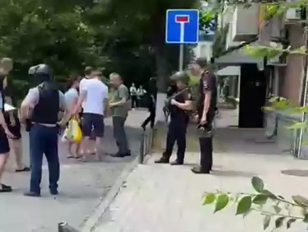 В Ростове на Стачки эвакуировали пятиэтажку из-за подозрительного предмета