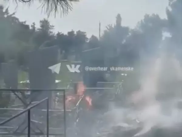 В Каменске-Шахтинском полыхают десятки могил на местном кладбище