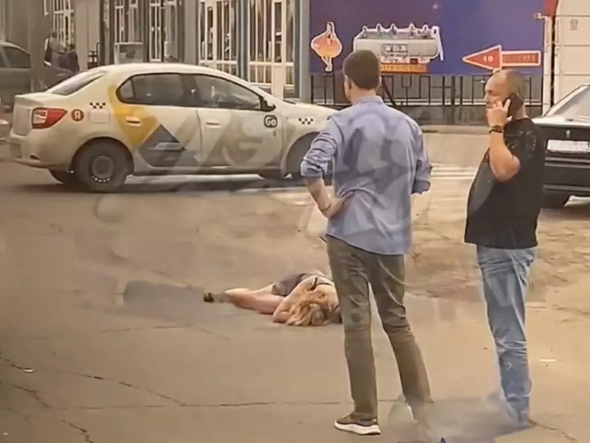 В Ростовской области сбили перебегающую дорогу женщину