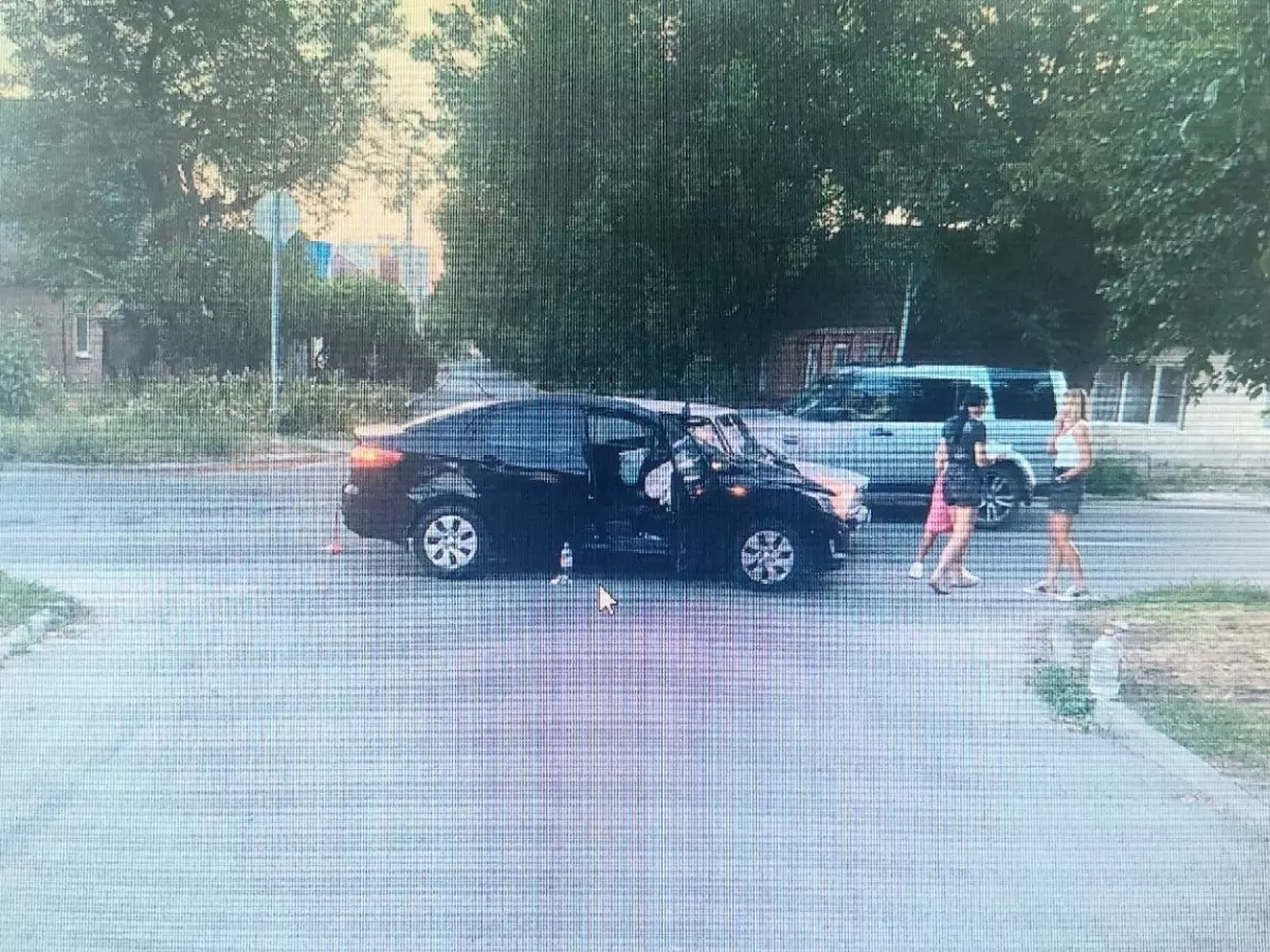 В Ростове водитель и пассажир автомобиля пострадали в ДТП на Западном
