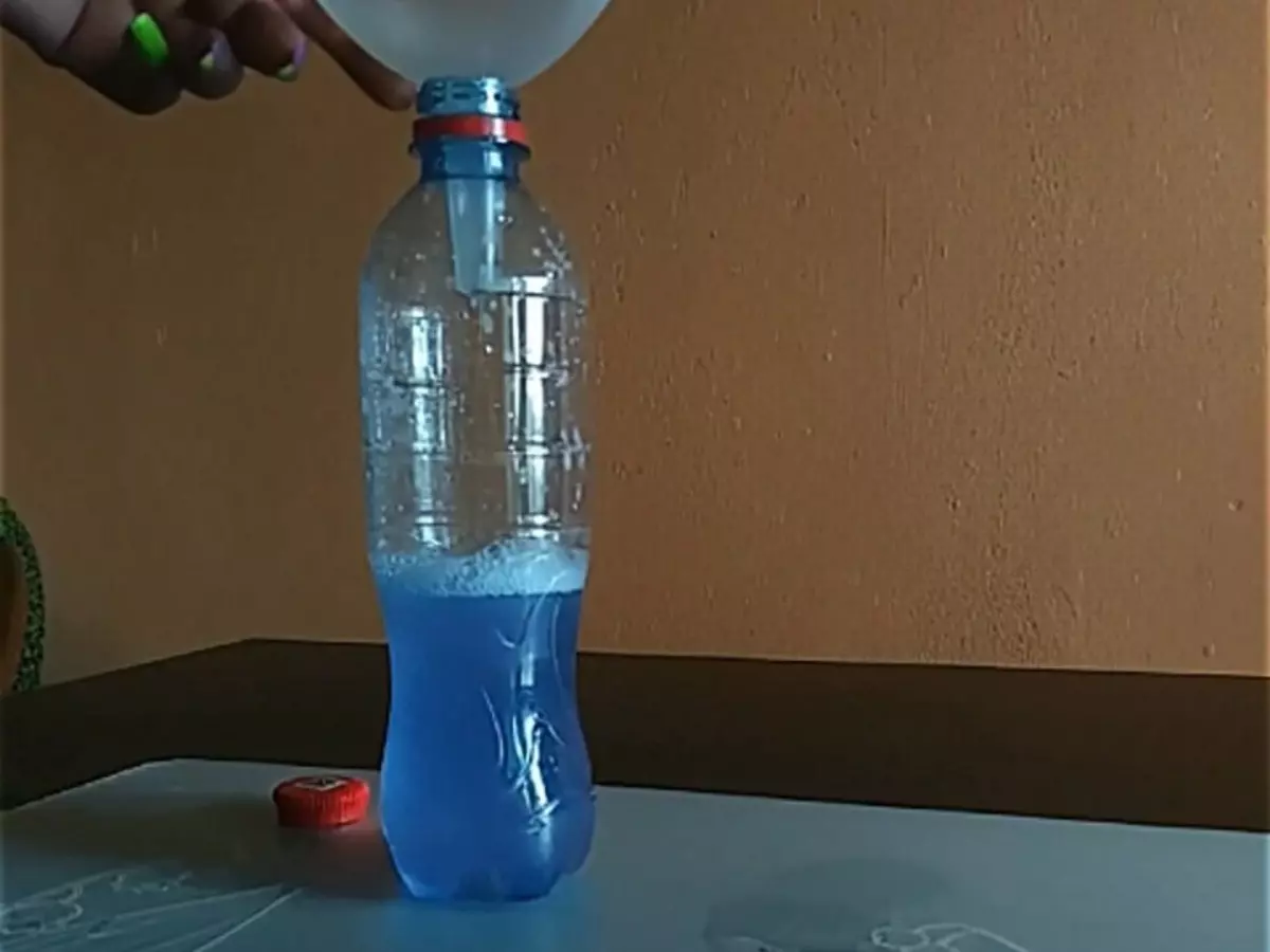 В Ростовской области из кранов потекла голубая жидкость с пеной ...