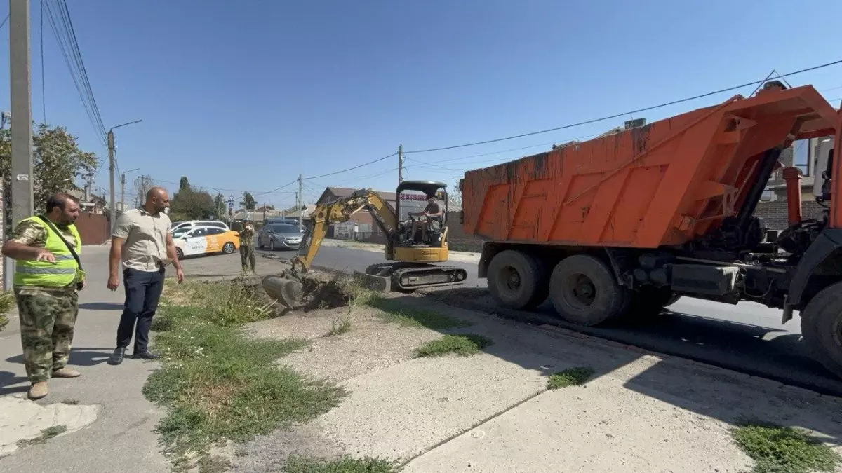 В Батайске приступили к масштабной расчистке водоотводных каналов » DonDay  - новости Ростова-на-Дону. Происшествия, события, новости бизнеса,  политики, культуры и спорта.