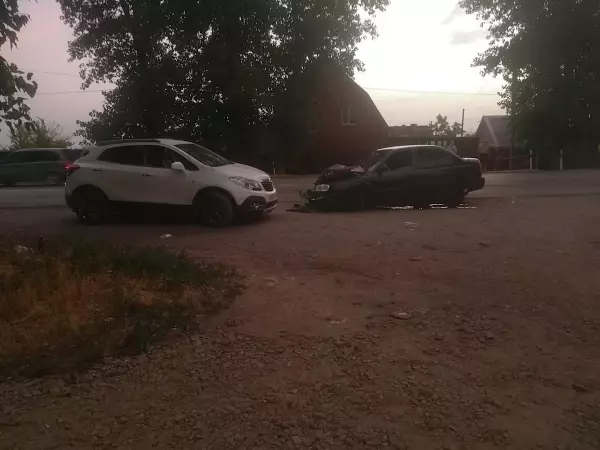 В Волгодонске в ДТП с двумя легковушками пострадали трое пассажиров